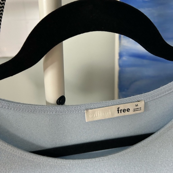 Blue flowy wilfred free tshirt. - Picture 2 of 2